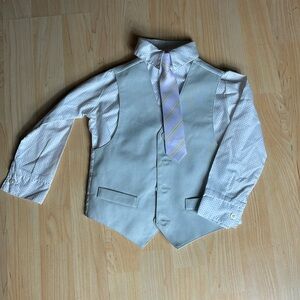 Precious 3T Van Heusen 3-piece boys formal suit.